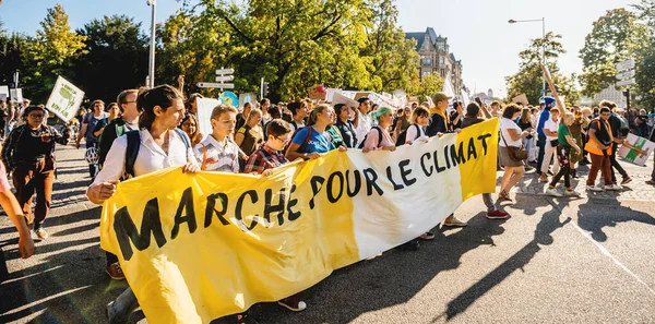 Reunião de pessoas por ação sobre as mudanças climáticas — Fotografia de Stock
