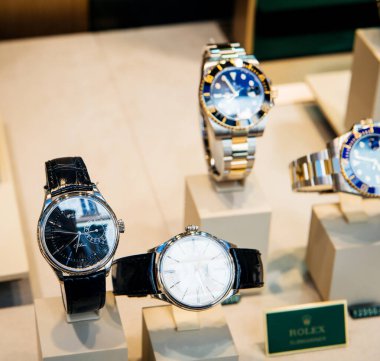 Moonphase ile birlikte lüks Rolex Cellini lüks saati.