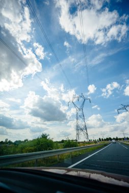 Sürücü Pov Fransız otoyolunda kırsal yolda.