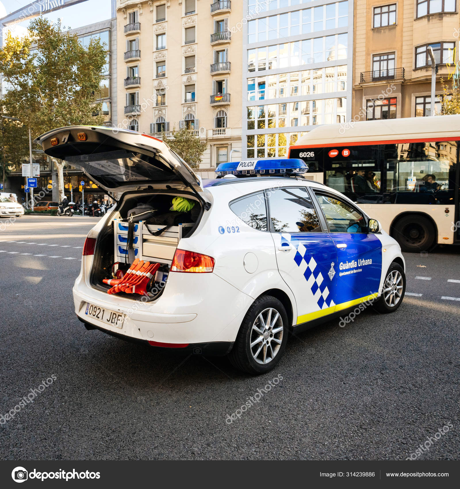 Spanish police office from Guardia Urbana – Stock Editorial Photo