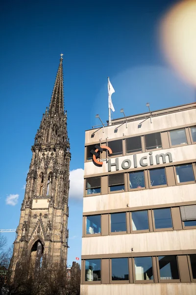 St. Nikolai Memorial and logotype insignia headquarter of Holcim — Stockfoto