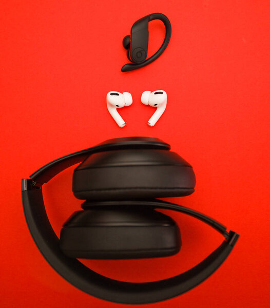 Новые наушники Apple Computers AirPods Pro
