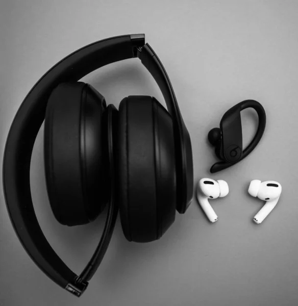 Nuevos auriculares Apple Computers AirPods Pro — Foto de Stock