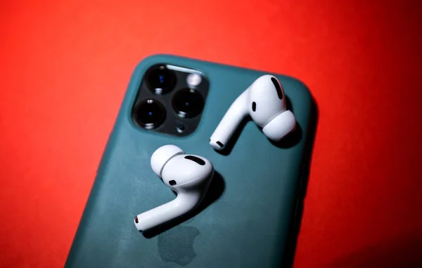 Nuevos auriculares Apple Computers AirPods Pro — Foto de Stock