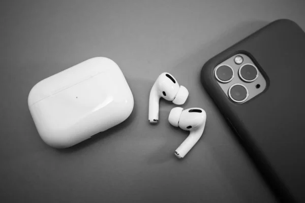New Apple Computers AirPods Pro headphones — Stock Photo, Image