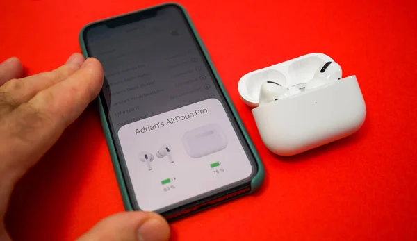 Yeni Apple Bilgisayar Airpod 'ları Pro kulaklıklar — Stok fotoğraf