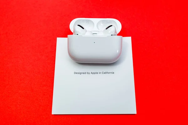 Nuevos auriculares Apple Computers AirPods Pro —  Fotos de Stock