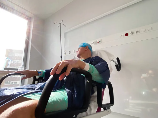 Male inside modern hospital in France resting after infection virus coronavirus — Stock Photo, Image