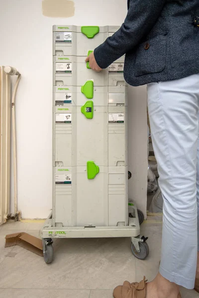 Woman near Festool Systainers modular inter-stacking plastic containers — Stock Photo, Image