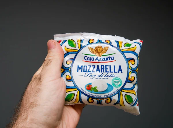 Confezione plastica con mozzarella Casa Azzurra Fior di latte — Foto Stock