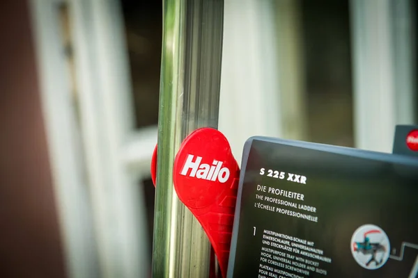 Hailo διακριτικά για τη νέα επαγγελματική σκάλα μοντέλο S 225 XXR κατασκευαστή στη Γερμανία — Φωτογραφία Αρχείου