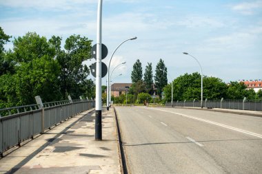 Coronavirus 'un kapanması nedeniyle Almanya' nın Fransa sınırlarının boş olması