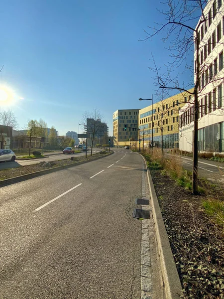 Wide empty street near Rhena hospital at the French-German border during coronavirus — Stock Photo, Image