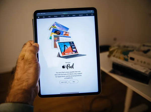 IPad Pro tablet Останні новини Apple Computers — стокове фото