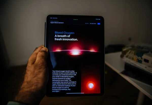 IPad Pro tablet τελευταία Apple Υπολογιστές ειδήσεις αίματος οξυγόνο, καινοτομία — Φωτογραφία Αρχείου