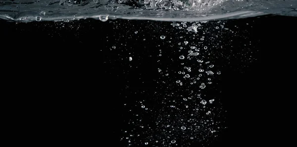 Содові Водяні Бульбашки Розбризкують Плавають Чорному Тлі Являють Собою Блискучі — стокове фото