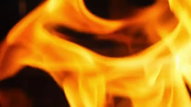Close Video Van Warm Vuur Branden Vlam Brandende Textuur Zwarte — Stockvideo