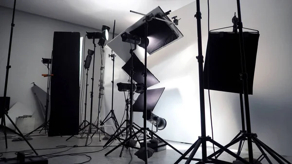 Studio Büyük Softbox Karşıyageldiklerinde Reflektör Şemsiye Sehpa Ile Fazla 1000 — Stok fotoğraf