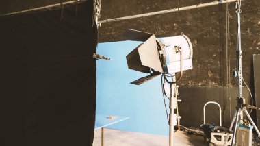 Mavi ekran zemin ve büyük Led stüdyo ışık film video ya da film fotoğraf üretim ve tripod, siyah ekran zemin, pervane ve herhangi bir profesyonel araçları gibi diğer donanımları için. 