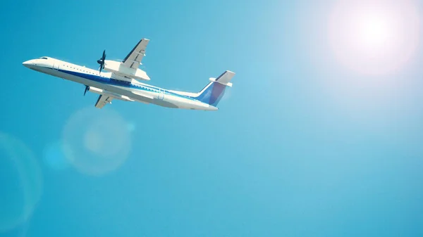 파란색에 비행기에서 홋카이도 삿포로 활주로에서 스카이 플레어 카메라 Uprisen 각도에서 — 스톡 사진