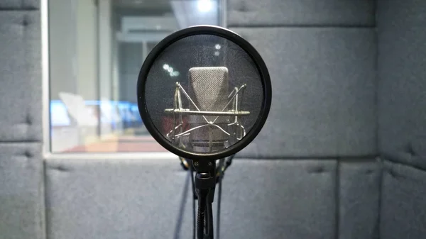 Studio Mikrofon Nebo Mikrofon Pro Nahrávání Vokálního Zpěváka Nebo Komerčního — Stock fotografie
