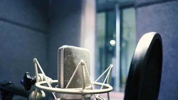 Studio Mikrofon Eller Mikrofon För Inspelning För Sång Sångare Eller — Stockfoto