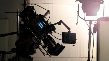 Video kamera tripod üzerinde film ya da film üretiminde 