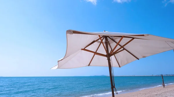 White fabric color texture beach umbrella — Stock Photo, Image