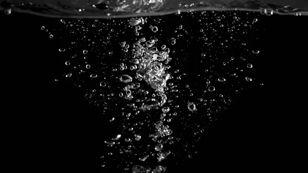 Wazige beelden van soda bubbels spatten op zwarte achtergrond — Stockfoto