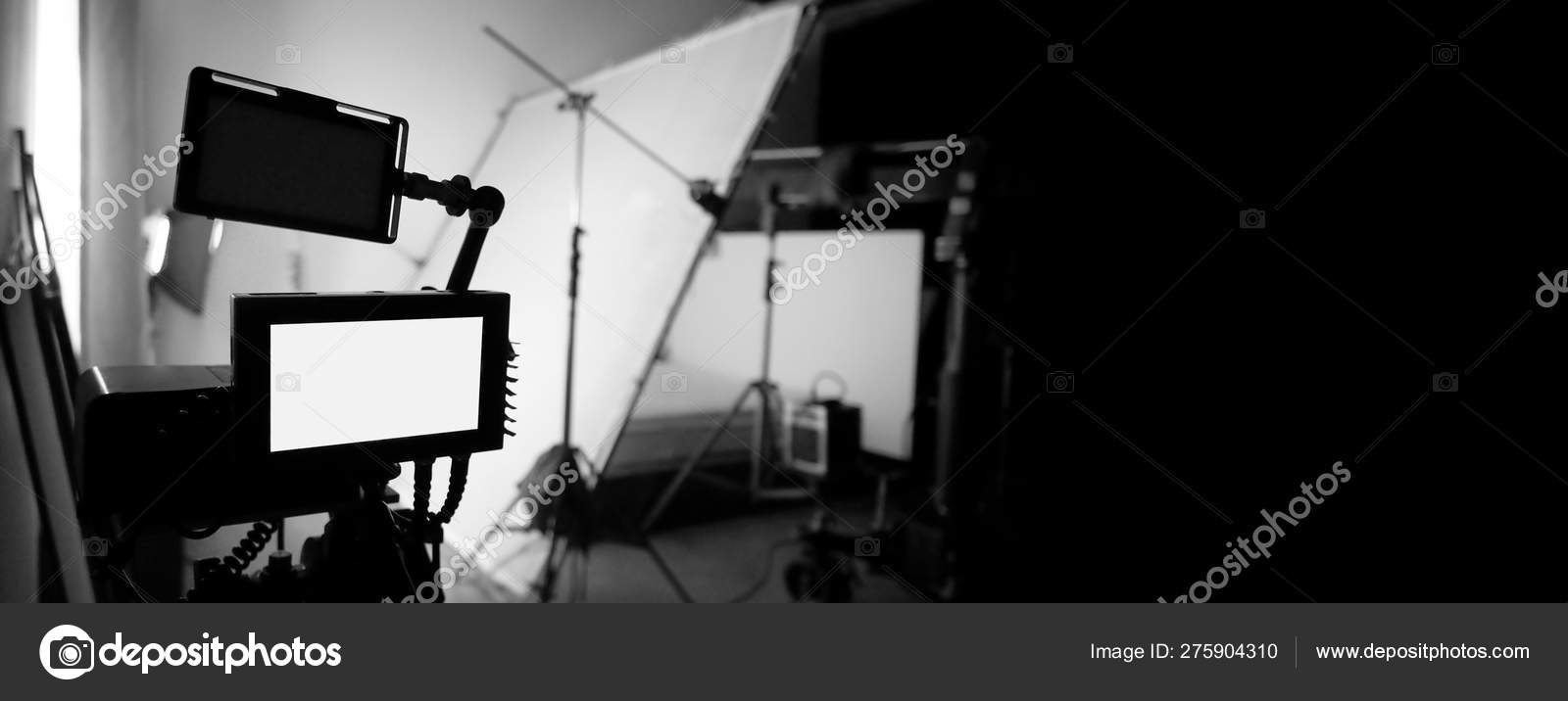 4K high definition video camera monitor on tripod — Stock Photo