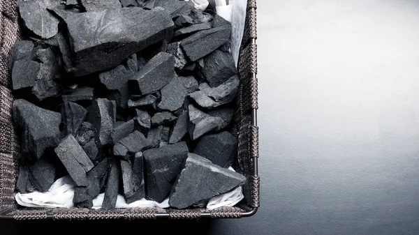 Крупным планом изображения угля на черном фоне — стоковое фото