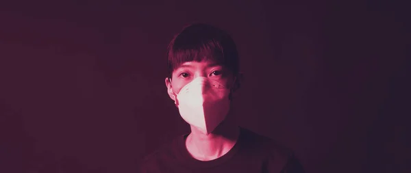 Chińska Kobieta Średnim Wieku Nosząca Medyczną Maskę N95 Która Zapobiega — Zdjęcie stockowe