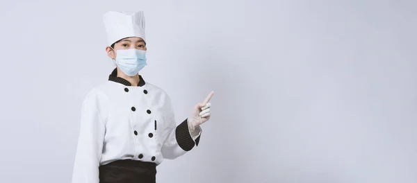 Mujer Asiática Chef Uniforme Color Blanco Con Higiénico Como Mascarilla — Foto de Stock