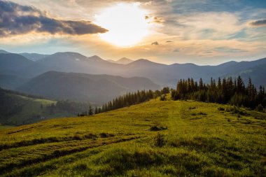 Dağlarda şafak vakti