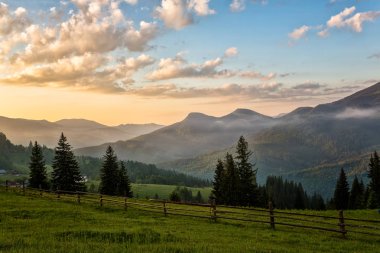 Dağlarda şafak vakti