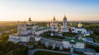 Pochaev Manastırı 'nın havadan görünüşü.