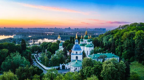 Vydubetsky monastery from the height — Stock Photo, Image