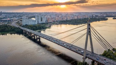 Kuzey Köprüsü Moskova köprüden Dinyeper Nehri, dron fotoğraf