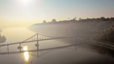 Sonbahar görünümünden kuş faydaları yüksekliğini Kiev.
