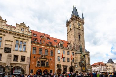 Prag Şehir Meydanı Çek Cumhuriyeti, gündoğumu şehir manzarası, Astronomik Saat Kulesi