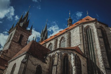 Prag Şehir Meydanı Çek Cumhuriyeti, gündoğumu şehir manzarası, Astronomik Saat Kulesi