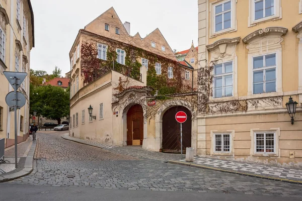 Πλατεία Πράγας Τσεχίας, Ανατολή ορίζοντα της πόλης στο παλιό Δημαρχείο και Αστρονομικό Ρολόι — Φωτογραφία Αρχείου
