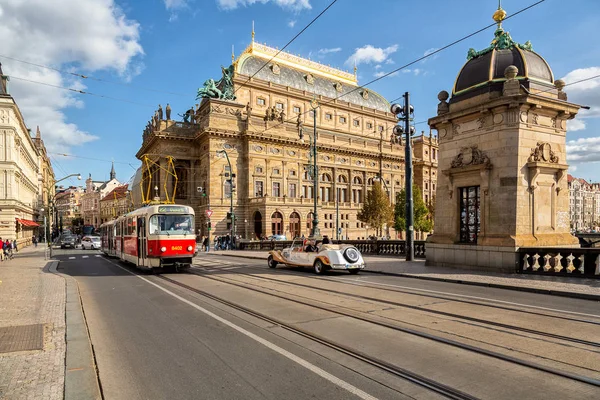 Prag Şehir Meydanı Çek Cumhuriyeti, gündoğumu şehir manzarası, Astronomik Saat Kulesi