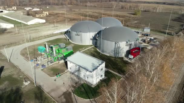 Bio-növény a mezők a villamos energia feldolgozás shtkhodov — Stock videók