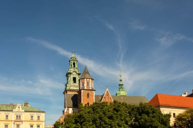 Krakow - Wawel Kalesi gün. Güneş şehirde Krakow güzel fotoğraf