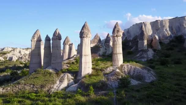 Vista aérea de las chimeneas de hadas en Urgup, Capadocia, Turquía , — Vídeos de Stock