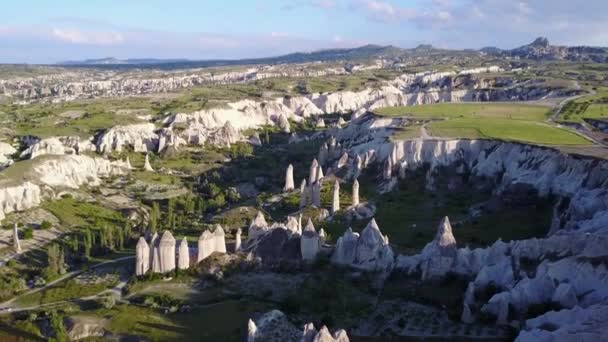 Widok na bajkowe kominy w Urgup-Cappadocia, Turcja, — Wideo stockowe