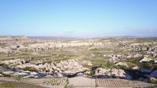Luftaufnahme von Feenschornsteinen bei Urgup, Kappadokien, Türkei, — Stockvideo