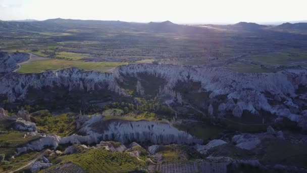 Luchtfoto van fairy schoorstenen op Ürgüp, Cappadocië, Turkije, — Stockvideo