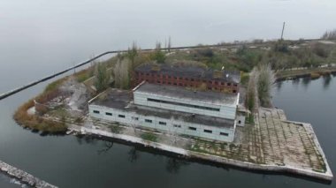 Karadeniz ortasında adanın havadan görünümü.